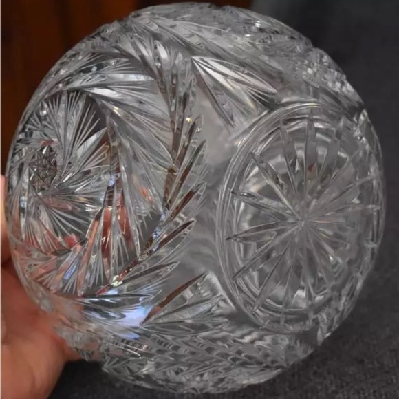 Pinwheel Crystal Bowl In
Crystal Contemporary Glass - Picture 5 of 5
